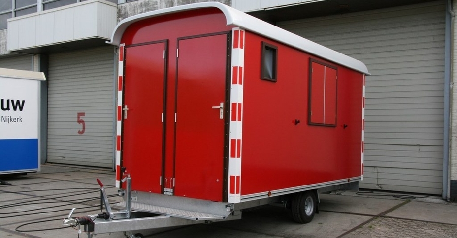 Schaftwagen met magazijn en toilet STBK-400 rond dak